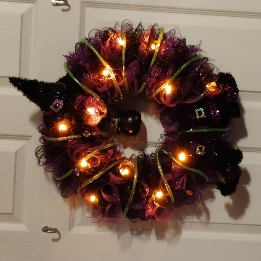 "Witch's Brew" Halloween Wreath - Picture 8 of 8